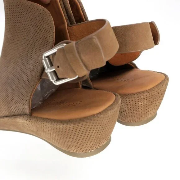 Gentle Souls Kenneth Cole Women's Lyla Sandals Peep Toe Wedge Slingback 10M - Picture 3 of 4